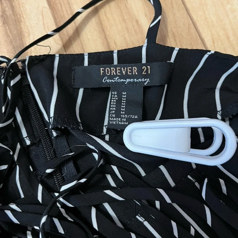 Forever 21 Women's Wide leg Jumpsuit Sz Medium Black & White Stripe Tie Shoulder